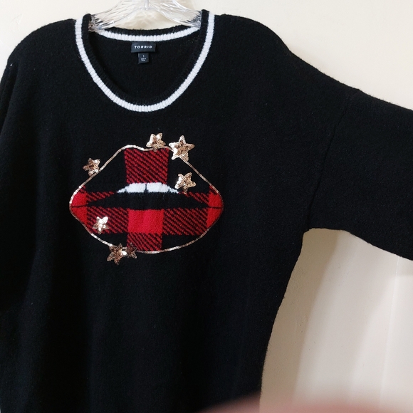 Torrid Plus Size 1X Women's Black Red Plaid Star Lips Super Soft Crew Sweater - Picture 3 of 12